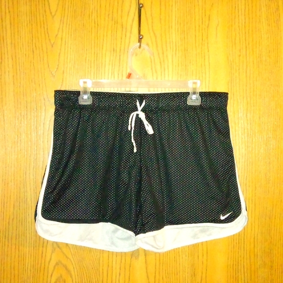 Nike | Shorts | Blackwhite Nike Drawstring Sports Short Shorts Size Xl ...